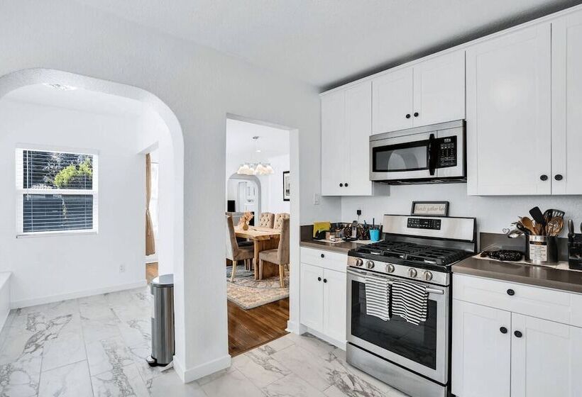 Burnside By Avantstay Modern, Boho, Chic La Home