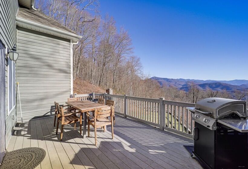Burnsville Retreat W/ Hot Tub & Mountain Views!
