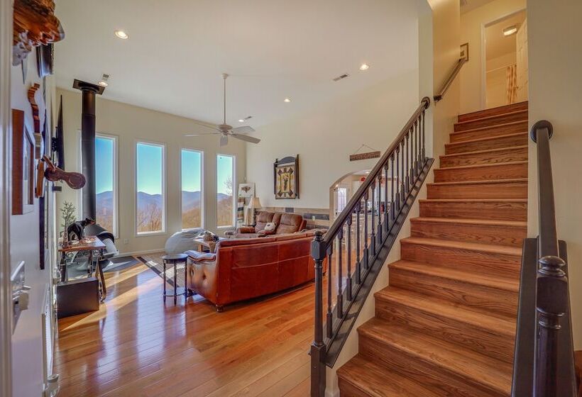 Burnsville Retreat W/ Hot Tub & Mountain Views!