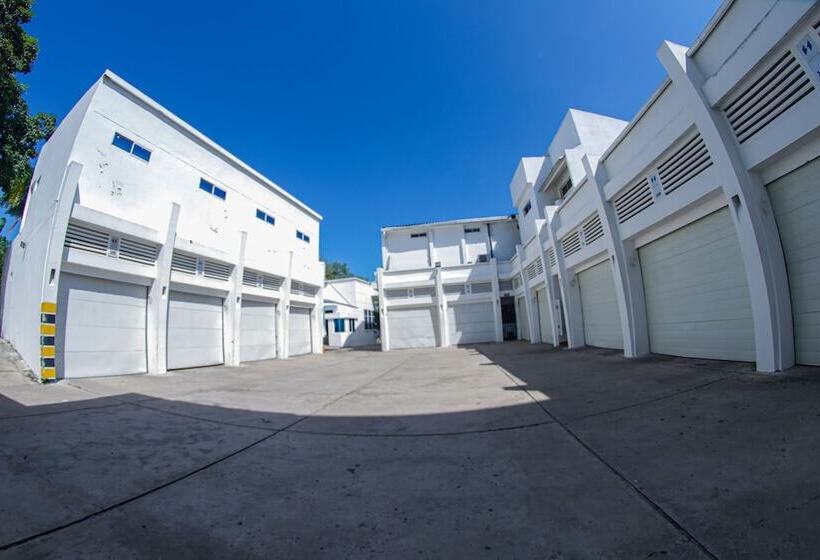 هتل Byhours Astor