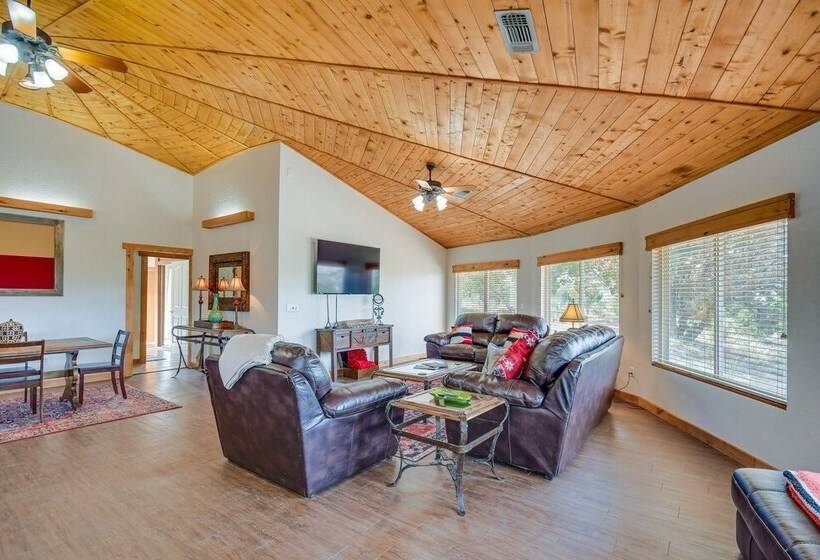 Canyon Rim Retreat W/ Private Yard & Hot Tub!