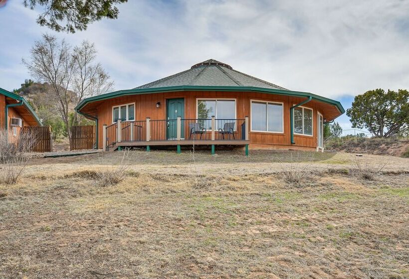 Canyon Rim Retreat W/ Private Yard & Hot Tub!