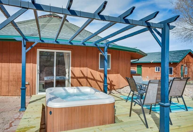 Canyon Rim Retreat W/ Private Yard & Hot Tub!