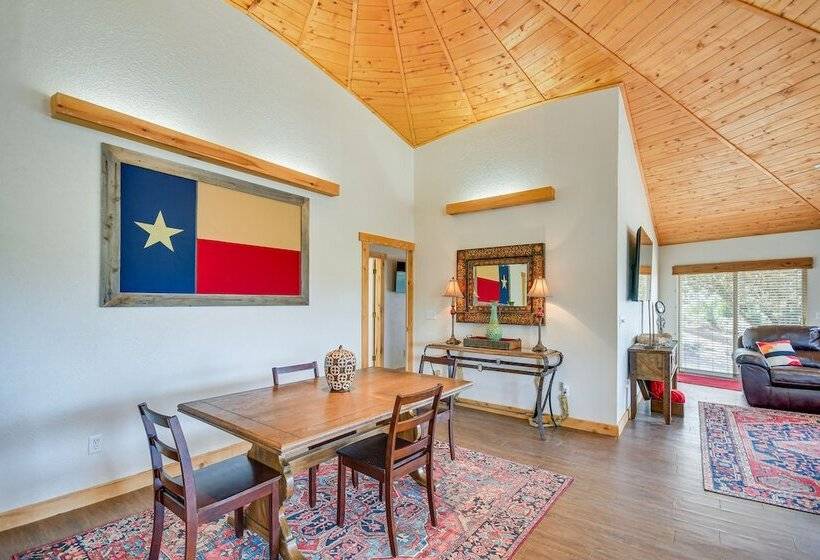 Canyon Rim Retreat W/ Private Yard & Hot Tub!