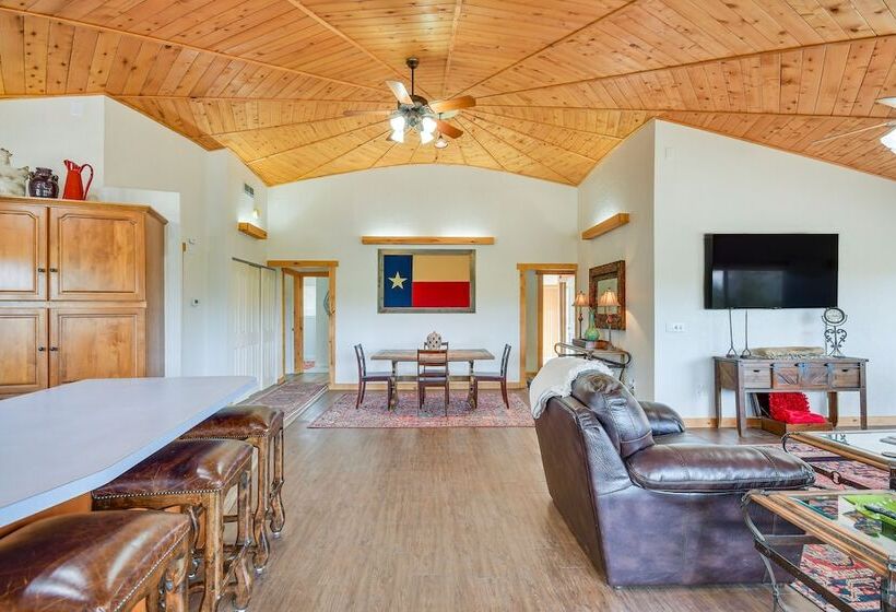 Canyon Rim Retreat W/ Private Yard & Hot Tub!