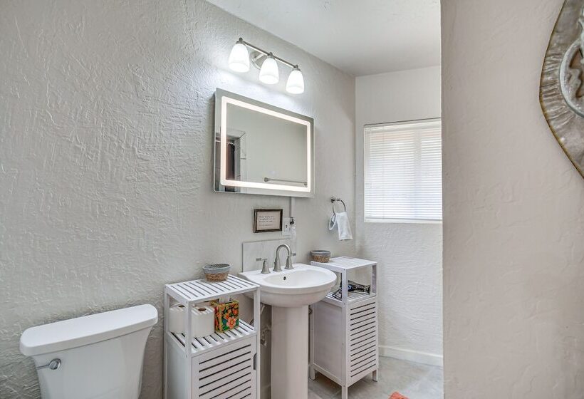 Canyon Rim Retreat W/ Private Yard & Hot Tub!