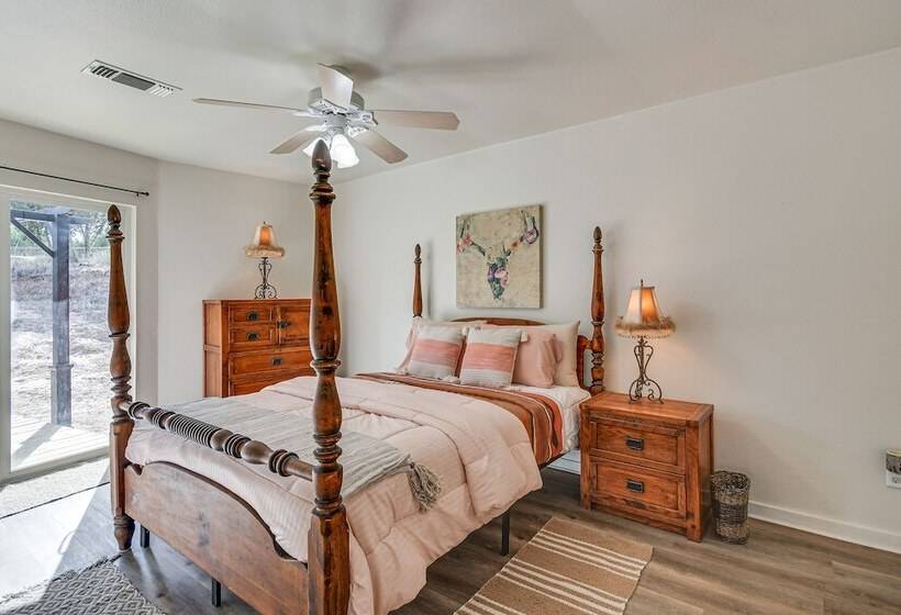 Canyon Rim Retreat W/ Private Yard & Hot Tub!