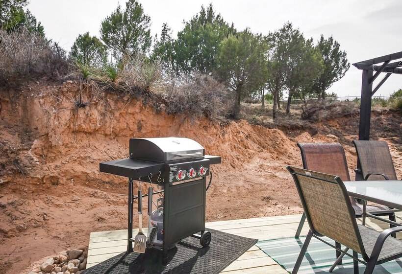 Canyon Rim Retreat W/ Private Yard & Hot Tub!