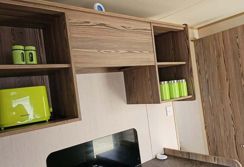 Lovely 3 Bed Caravan Near To Beach 5 Star Reviews