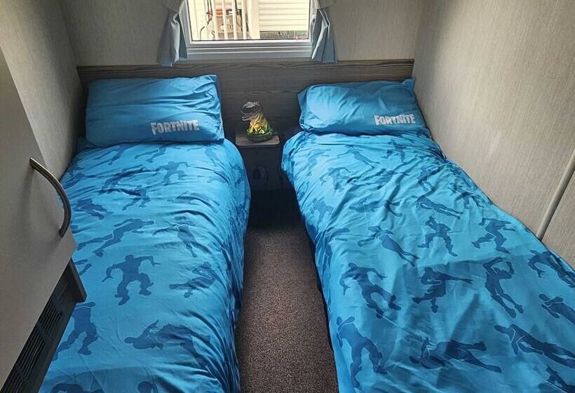 Lovely 3 Bed Caravan Near To Beach 5 Star Reviews