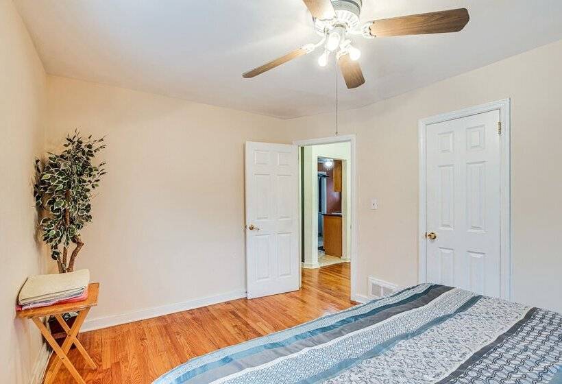 Charming Bergenfield Retreat: 16 Mi To Manhattan!