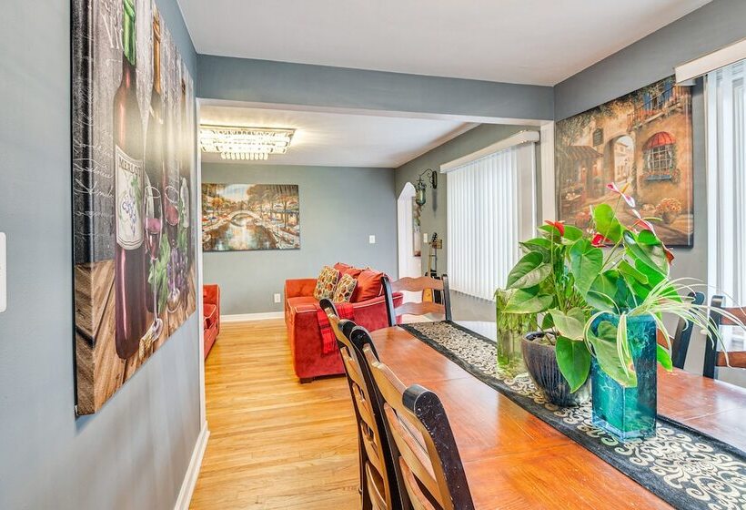 Charming Bergenfield Retreat: 16 Mi To Manhattan!