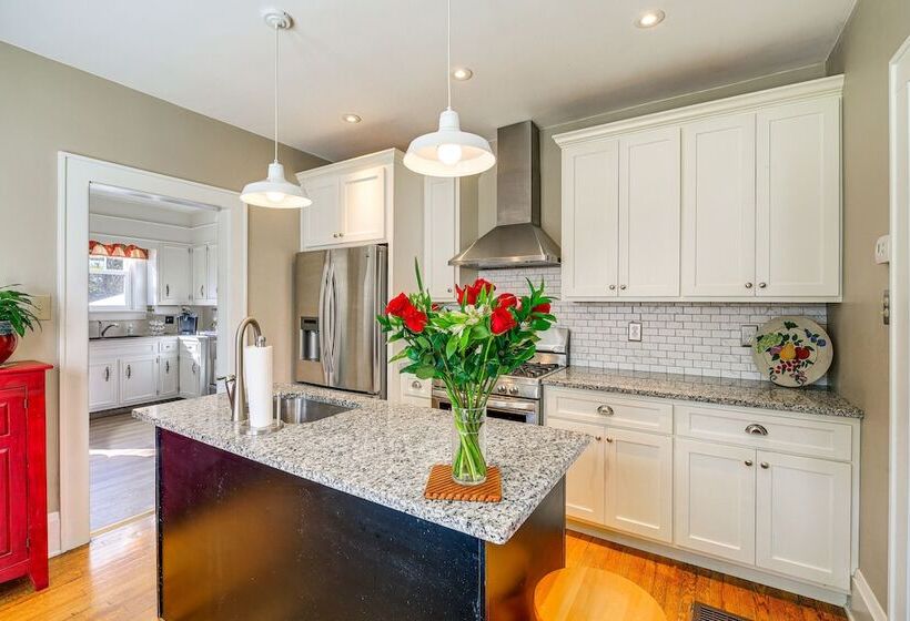 Charming Bristol Home W/ Hot Tub: 1 Mi To Downtown