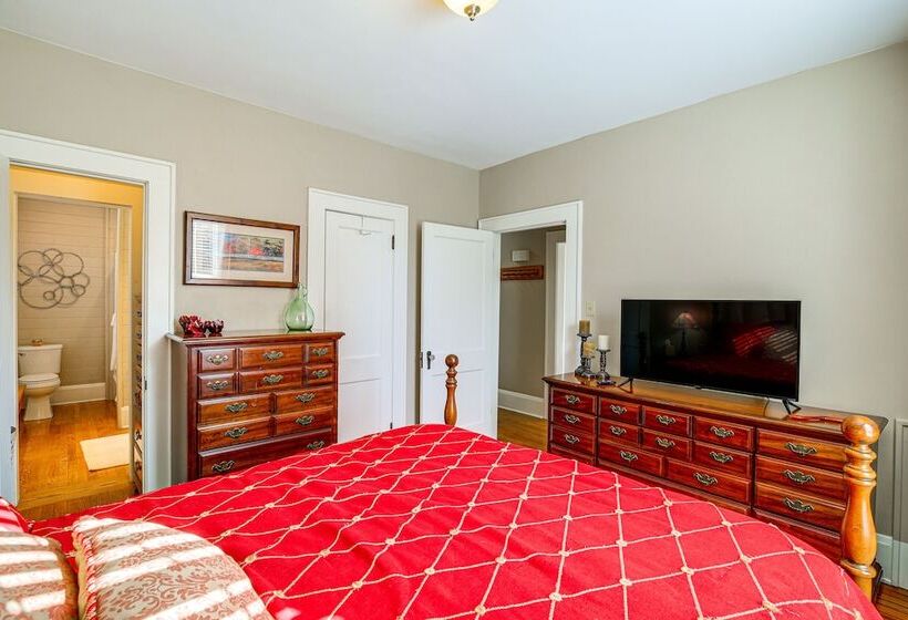 Charming Bristol Home W/ Hot Tub: 1 Mi To Downtown