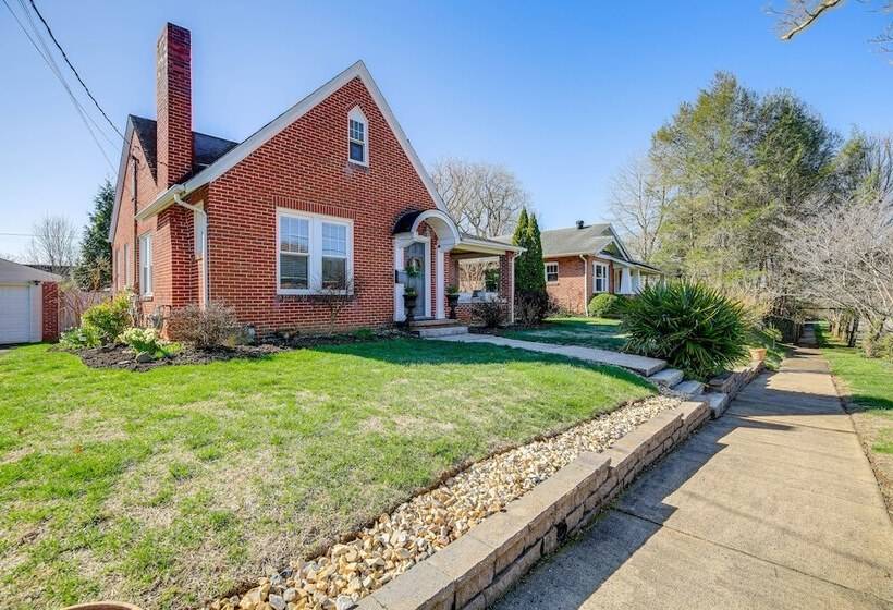 Charming Bristol Home W/ Hot Tub: 1 Mi To Downtown