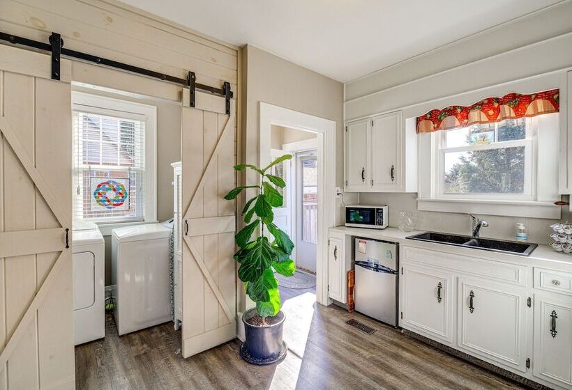 Charming Bristol Home W/ Hot Tub: 1 Mi To Downtown