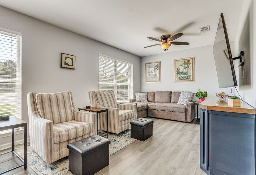 Charming Pensacola Home W/ Screened Lanai & Grill!