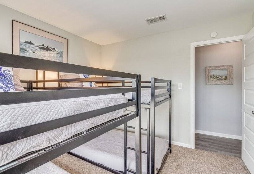 Charming Pensacola Home W/ Screened Lanai & Grill!