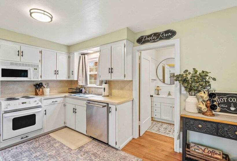 Chic & Cozy Home Near Campus   1 Mi To Autzen!