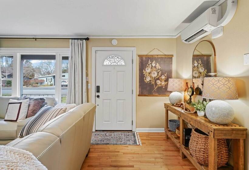 Chic & Cozy Home Near Campus   1 Mi To Autzen!