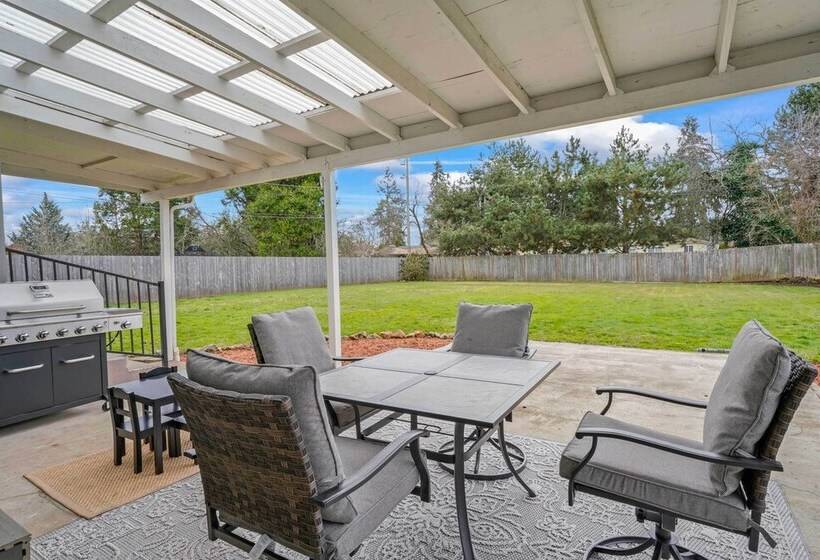 Chic & Cozy Home Near Campus   1 Mi To Autzen!