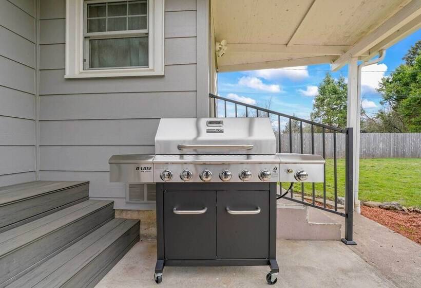 Chic & Cozy Home Near Campus   1 Mi To Autzen!