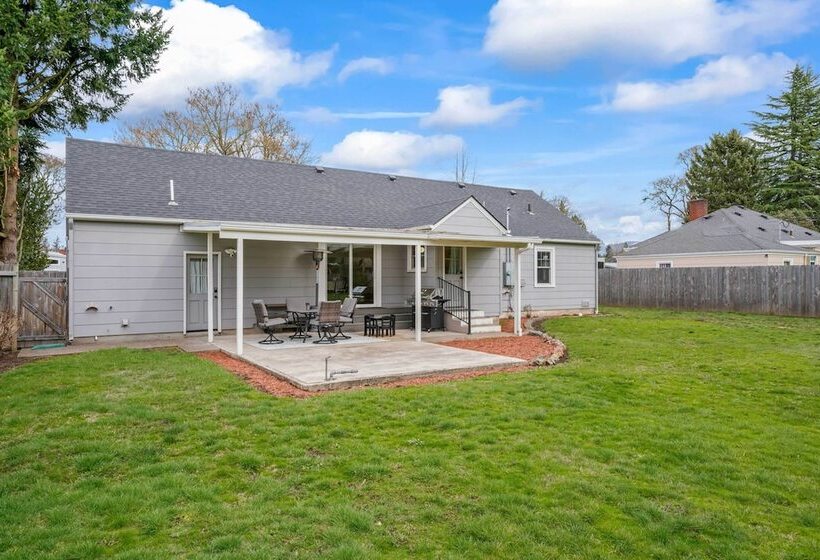 Chic & Cozy Home Near Campus   1 Mi To Autzen!