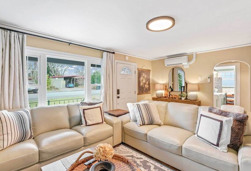 Chic & Cozy Home Near Campus   1 Mi To Autzen!