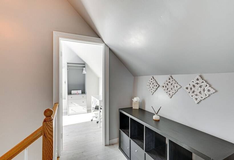 Coastal Lynn Escape W/ Fireplace: 3 Mi To Beaches