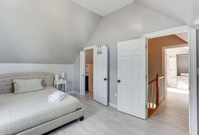 Coastal Lynn Escape W/ Fireplace: 3 Mi To Beaches