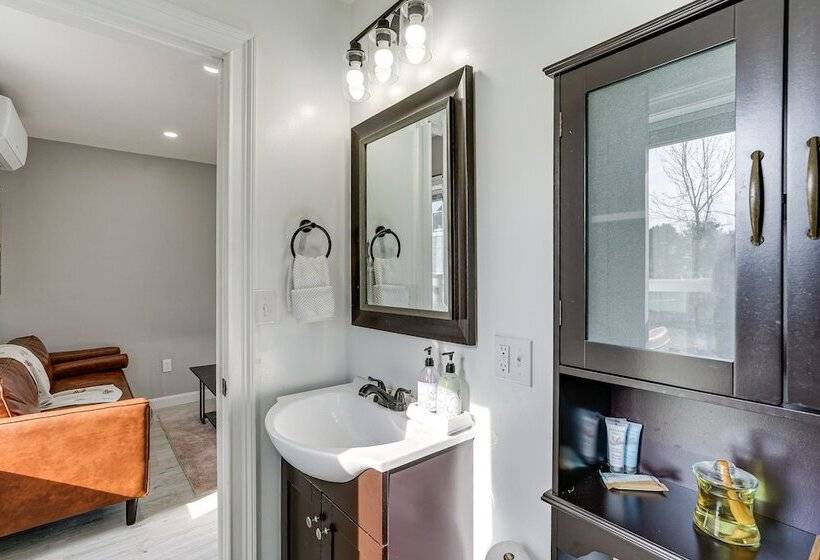 Coastal Lynn Escape W/ Fireplace: 3 Mi To Beaches