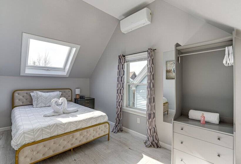 Coastal Lynn Escape W/ Fireplace: 3 Mi To Beaches