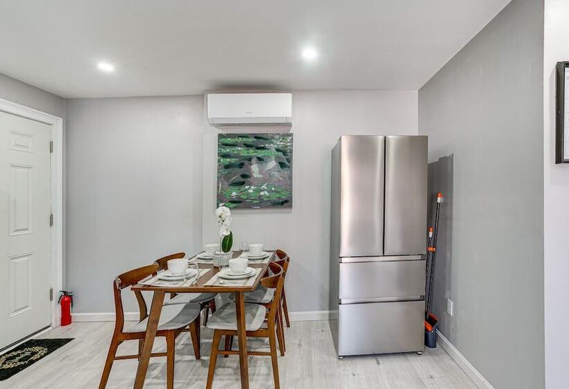 Coastal Lynn Escape W/ Fireplace: 3 Mi To Beaches