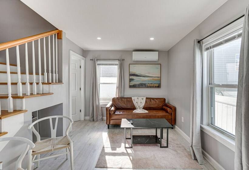 Coastal Lynn Escape W/ Fireplace: 3 Mi To Beaches