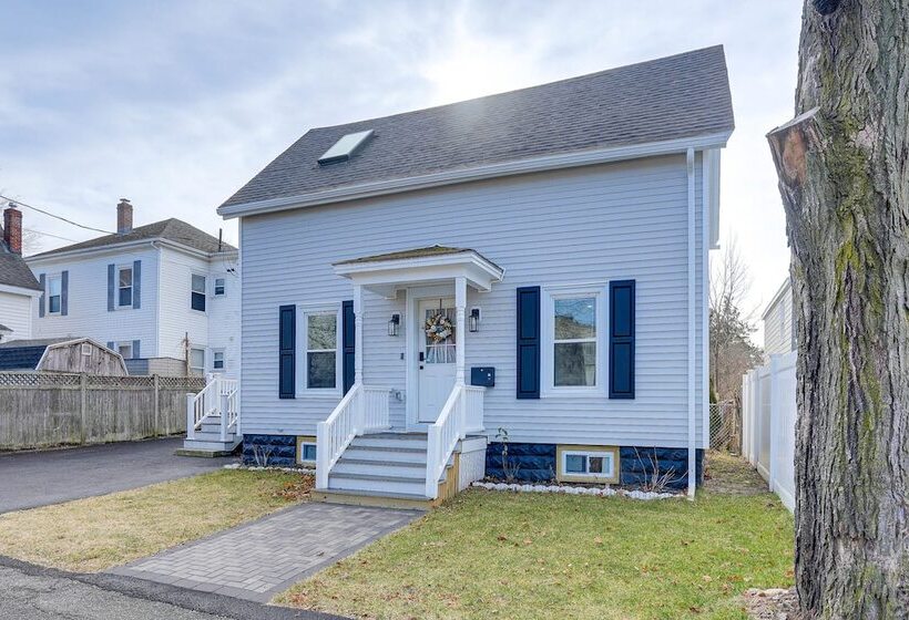 Coastal Lynn Escape W/ Fireplace: 3 Mi To Beaches