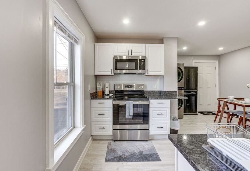 Coastal Lynn Escape W/ Fireplace: 3 Mi To Beaches