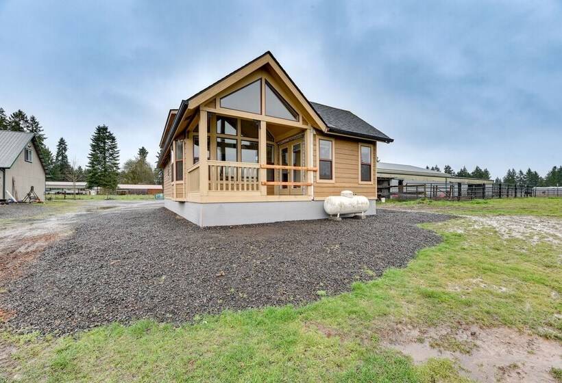 Cozy Farm Cottage: 41 Mi To Mount St Helens!