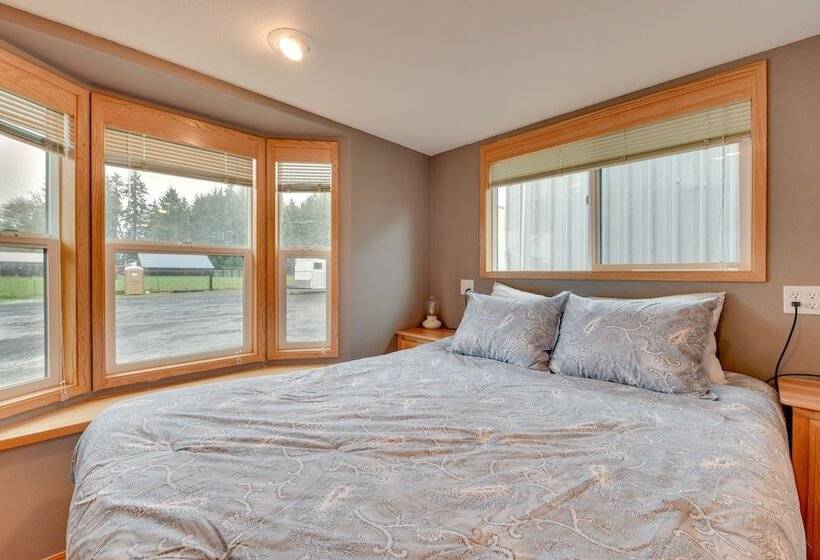 Cozy Farm Cottage: 41 Mi To Mount St Helens!