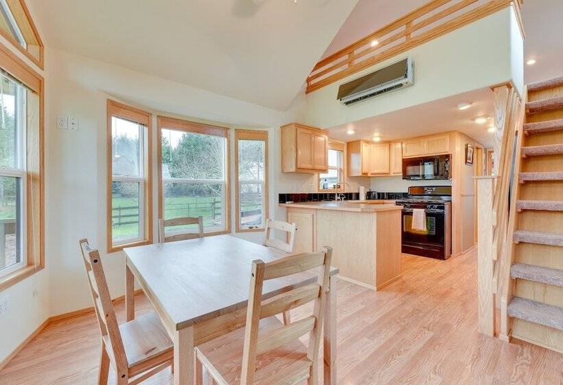 Cozy Farm Cottage: 41 Mi To Mount St Helens!