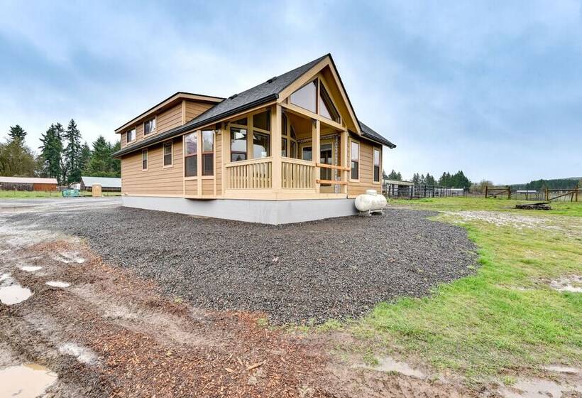 Cozy Farm Cottage: 41 Mi To Mount St Helens!