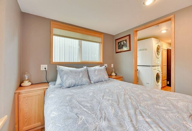 Cozy Farm Cottage: 41 Mi To Mount St Helens!