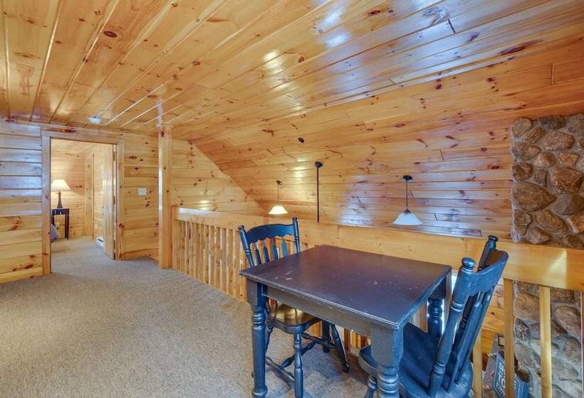 Cozy Laconia Cabin, Close To Winnipesaukee Pier!