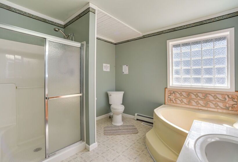 Cozy Lake Luzerne Home 1 Mi To Wayside Beach!