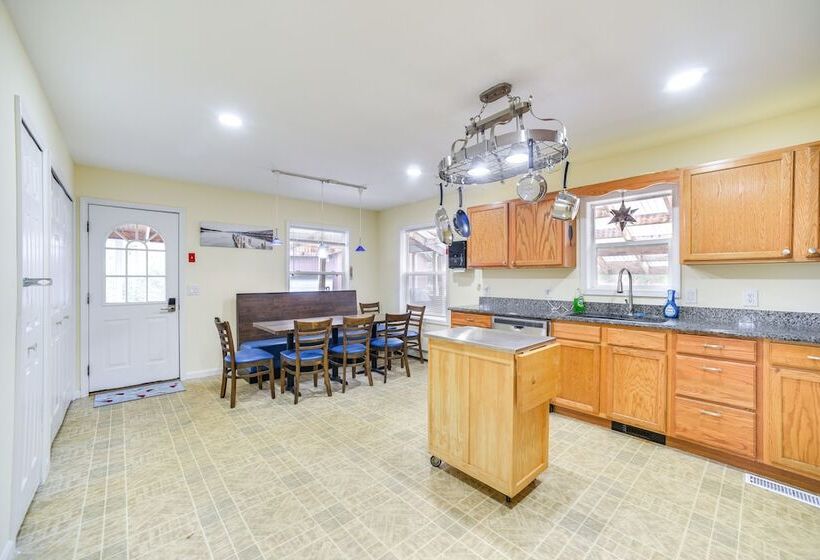 Cozy Lake Luzerne Home 1 Mi To Wayside Beach!