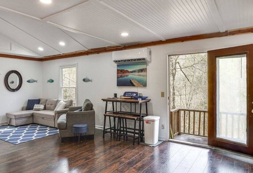 Cozy Tennessee Cabin W/ Deck, Grill & Fireplace!