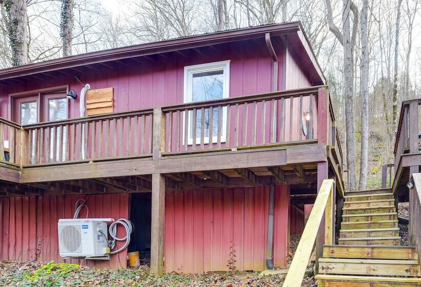 Cozy Tennessee Cabin W/ Deck, Grill & Fireplace!