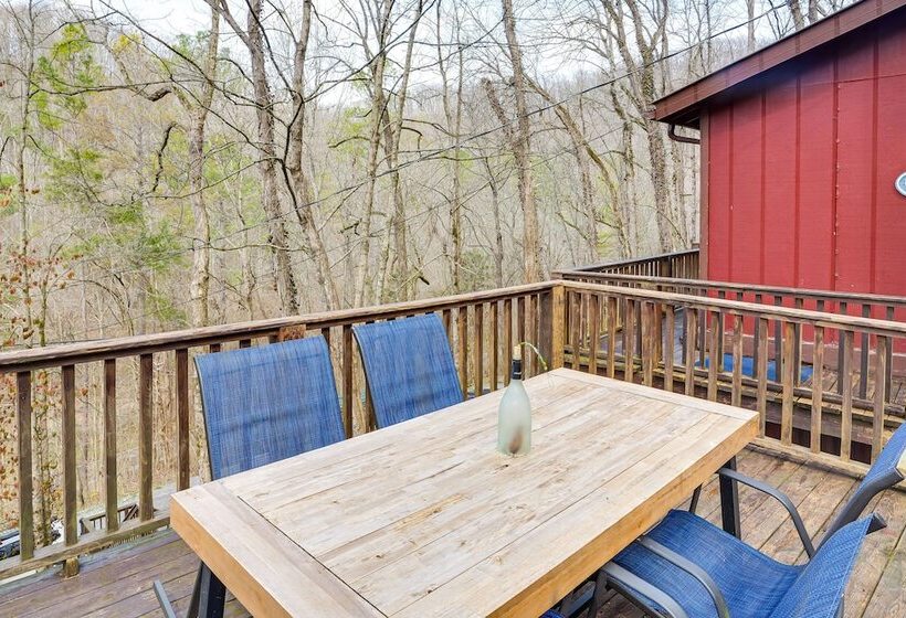 Cozy Tennessee Cabin W/ Deck, Grill & Fireplace!