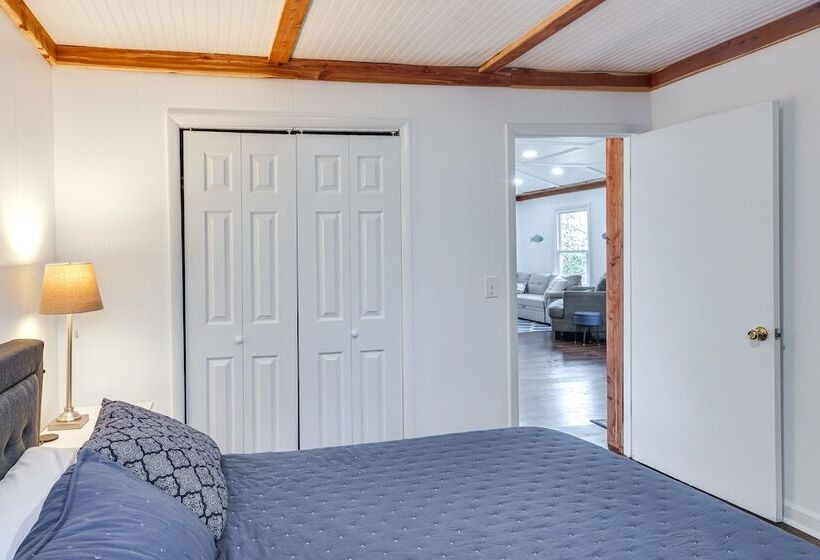 Cozy Tennessee Cabin W/ Deck, Grill & Fireplace!