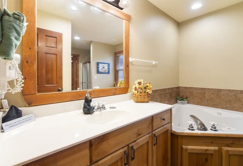 Creekside   2 Bdr Resort Cabin In Epic Location!