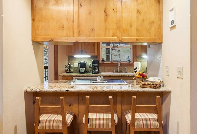 Creekside   2 Bdr Resort Cabin In Epic Location!